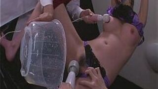 Акари Асагири с кляпом во рту испытывает оргазм от вибратора - порно видео