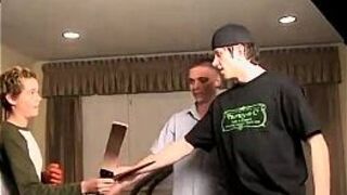 Транссексуал с эмо мальчик гей Секс фильмы в оргия из мальчик шлепки! - порно видео