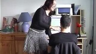 Молодая французская волосатая киска! Подросток! - порно видео