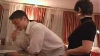 Зрелая из Казахстана трахается - порно видео