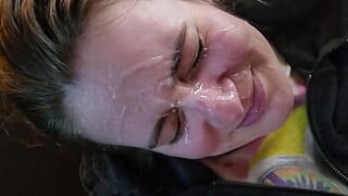 мамаша принимает огромный сперму на лицо - порно видео