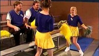 Болельщица Кристина Блэк в раздевалке - порно видео