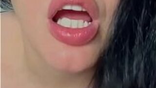 Мама крякает тебе в лицо - порно видео