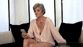 Грудастая домохозяйка занимается сексом настоящей пары - порно видео