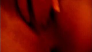 Моя шлюха дрочит - порно видео