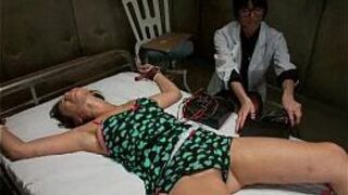 Доминирующие лесбиянки болят своим подводным телом - порно видео