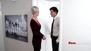 Чувственное вмешательство Степ-Наны - Фиона Фрост, Фокси Дарлин и Паркер Эмброуз - порно видео