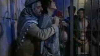 Рон Джереми добился своего с сокамерниками - порно видео