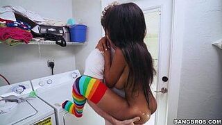 Бритни Уайт трахается как шлюха - порно видео