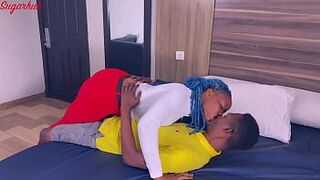 Я трахаю ее призрачные глаза и заставляю ее киску сквиртуть - порно видео