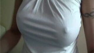 Мамочка гладит голую - порно видео