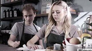 Бариста и официант примиряются в кафе - Лили Ларимар - порно видео
